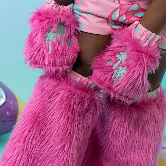 NEW ACDC RAG x Gloomy Bear x Sophie Powers Candy Pink Faux Fur Leg Warmer - Picture 3 of 8